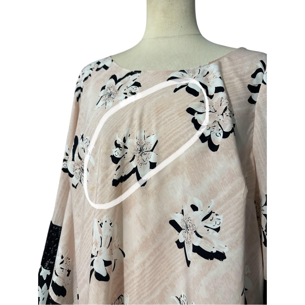 Alfani Printed Crochet Trim V-Hem Top Pink Size 1X - Picture 3 of 6